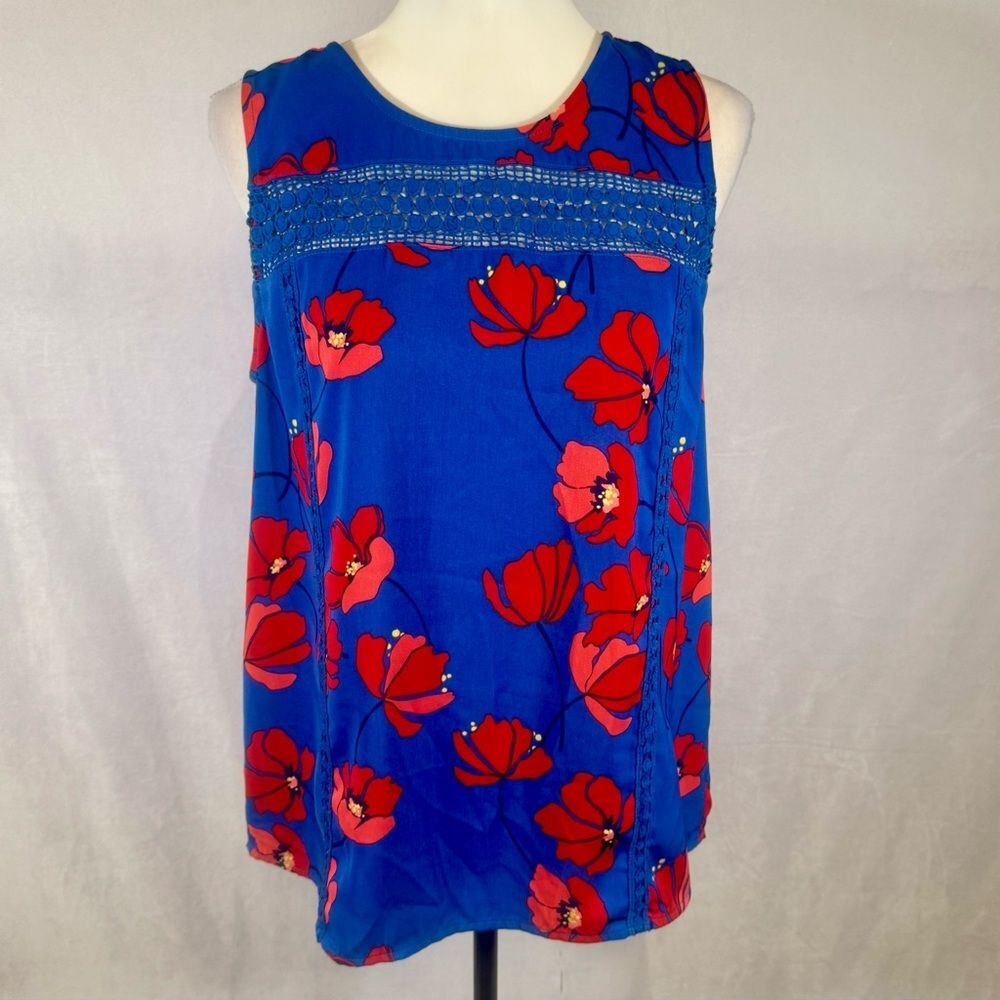 Market & Spruce blue and red poppy print floral top with lace detail size medium